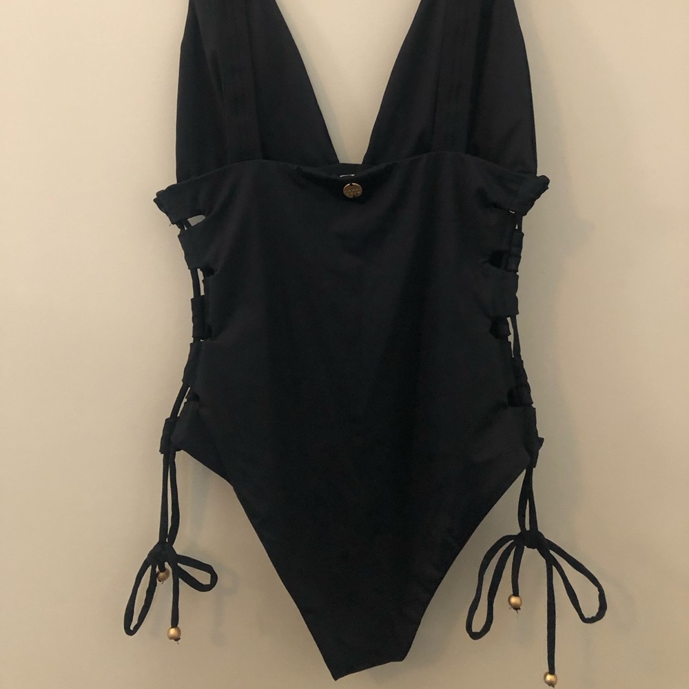 Kaari Swim black one piece swimsuit. Size large - Picture 4 of 6
